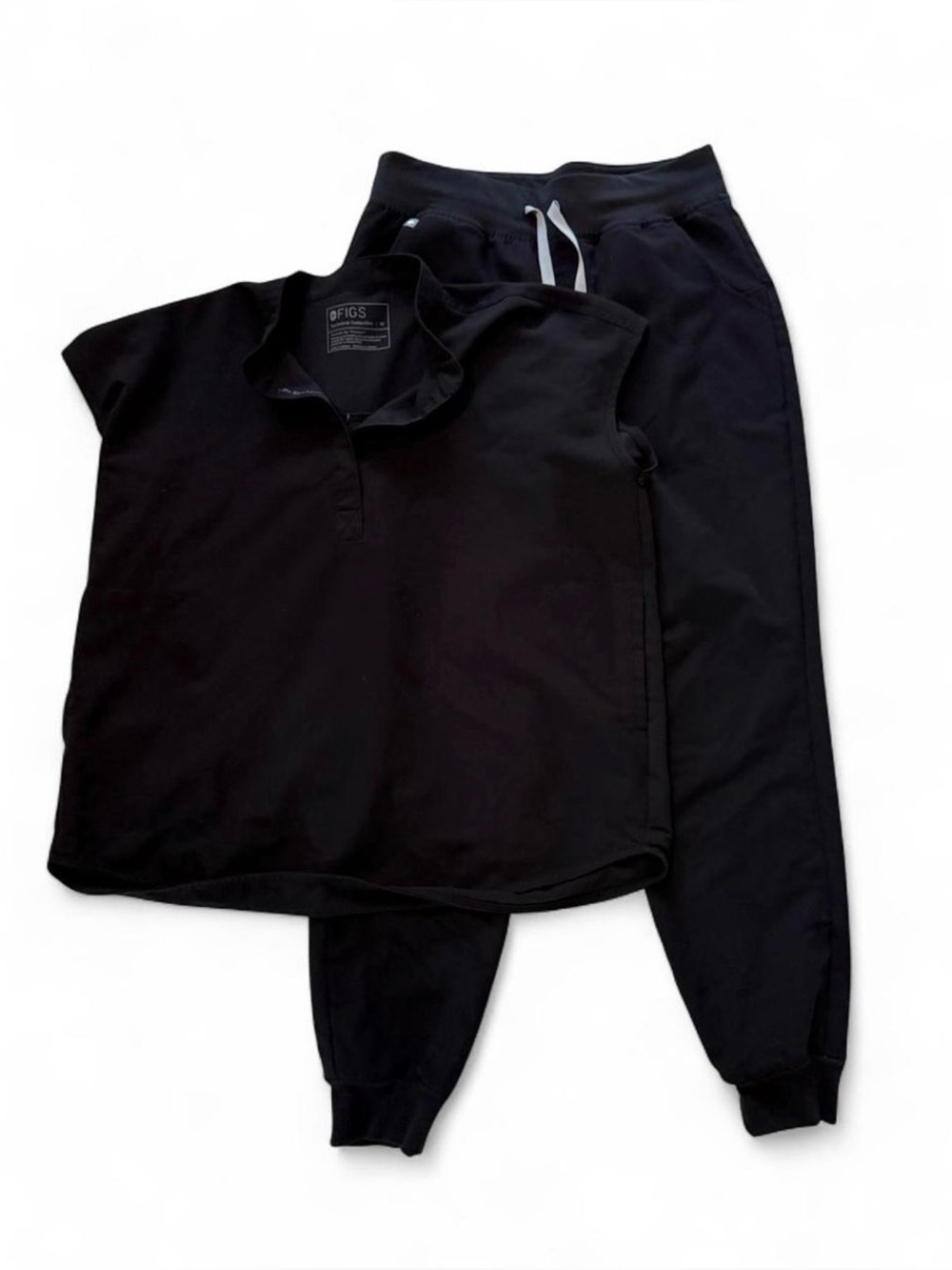 FIGS scrub set in black. Rafaela top and Zamora joggers both size Medium.